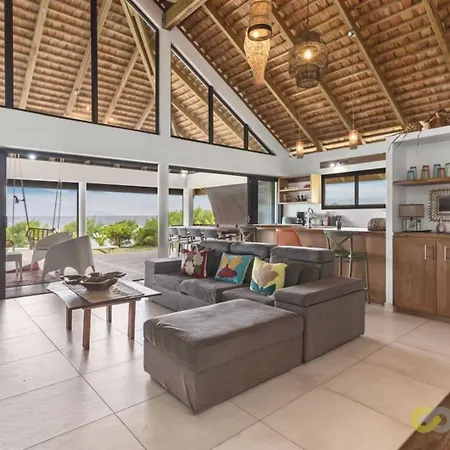 Coastal Bliss: 1Br Bungalow By The Sea In Moorea